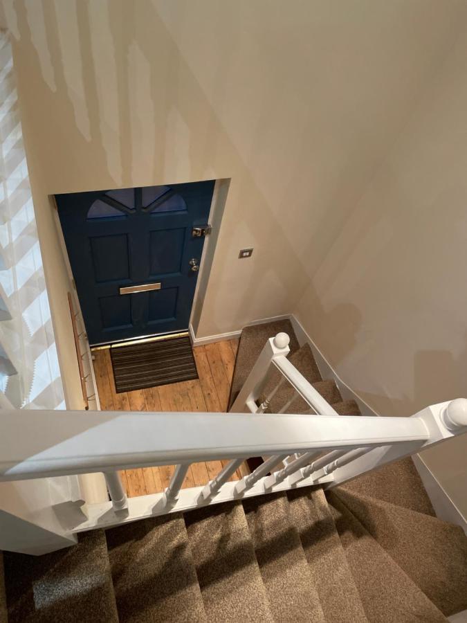 Super Convenient For Central London - Large 2 Double Bed Apartment 30 Seconds Walk To Platform Train Station And 19 Mins To London Waterloo Kültér fotó